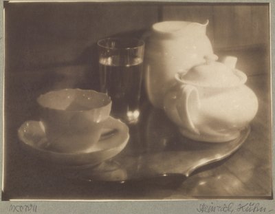 [Bodegón de té, versión III] de Heinrich Kuhn