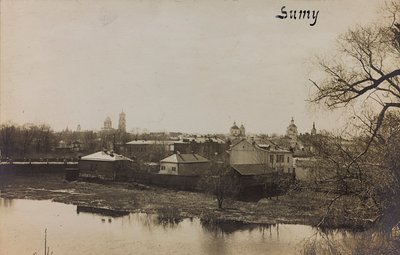 Primera Guerra Mundial: Ucrania en los años 1914-1916 durante la invasión del ejército alemán. Vista de Sumy de Heldenfriedhof Dsessentniki (attr. to)