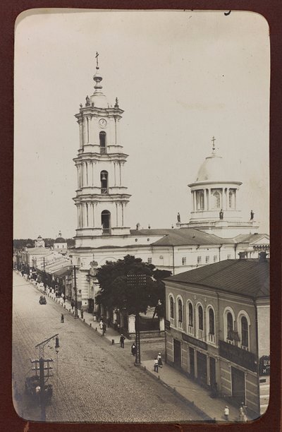 Primera Guerra Mundial: Ucrania en los años 1914-1916 durante la invasión del ejército alemán. Vista de Sumy de Heldenfriedhof Dsessentniki (attr. to)