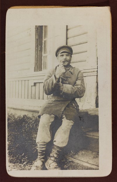 Primera Guerra Mundial: Ucrania en los años 1914-1916 durante la invasión del ejército alemán. Retrato de un hombre (foto en blanco y negro) de Heldenfriedhof Dsessentniki (attr. to)