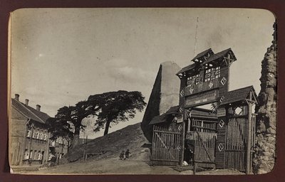 Primera Guerra Mundial: Ucrania en los años 1914-1916 durante la invasión del ejército alemán. Vista de Lida (foto en blanco y negro) de Heldenfriedhof Dsessentniki (attr. to)