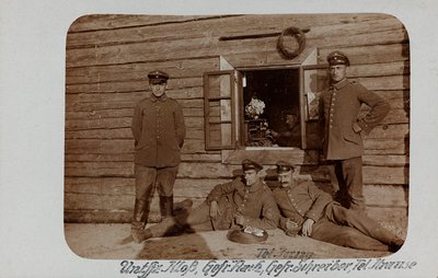 Primera Guerra Mundial: Ucrania en los años 1914-1916 durante la invasión del ejército alemán. Grupo de soldados (foto en blanco y negro) de Heldenfriedhof Dsessentniki (attr. to)
