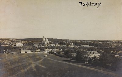 Primera Guerra Mundial: Ucrania en los años 1914-1916 durante la invasión del ejército alemán. Vista de Rakitnoe (foto en blanco y negro) de Heldenfriedhof Dsessentniki (attr. to)
