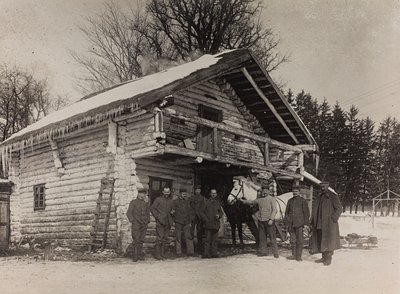 Primera Guerra Mundial: Ucrania en los años 1914-1916 durante la invasión del ejército alemán. Frente militar de una casa de Heldenfriedhof Dsessentniki (attr. to)