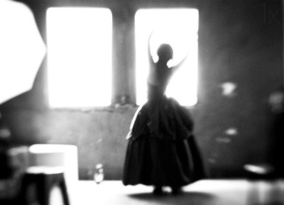 Elegante silueta de bailarina de Hengki Lee