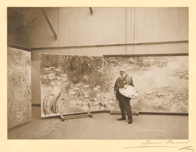 Claude Monet (1840-1926) delante de sus cuadros "Los Nenúfares", en su estudio de Giverny de Henri Manuel