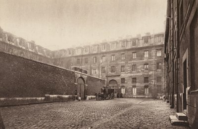 París: Cour interieure de St-Lazare, la prison des femmes; Tribunal interior de "St-Lazare", prisión de mujeres (foto b/n) de Henri Manuel