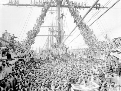 Niños a bordo del barco escuela HMS Impregnable en Plymouth, 1906 de Henry Crockett