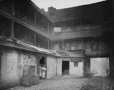 Patio de la posada White Hart, Southwark, c.1881 de Henry Dixon