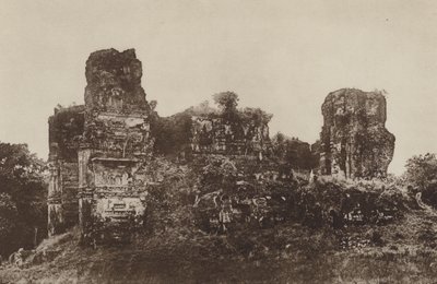 Ciudades en ruinas de Ceilán: Jetawanarama, desde el norte (foto en blanco y negro) de Henry W. Cave
