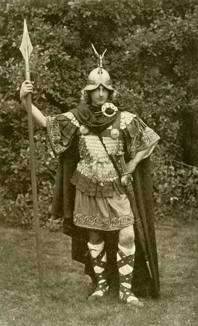 Representa al Rey Arturo con traje de jefe británico, siglo VI d.C., 1924 de Herbert Norris