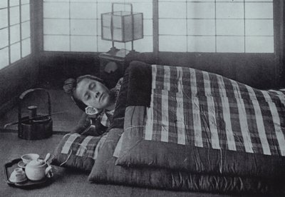 Hora de dormir en Japón (foto en blanco y negro) de Herbert Ponting
