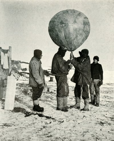 El Dr. Simpson lanzando un globo, 1911, 1913 de Herbert Ponting