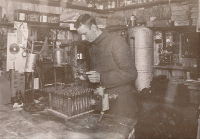 Dr. Simpson en su laboratorio, 21 de diciembre de 1911, 1913 de Herbert Ponting