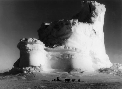 Castillo de hielo, Antártida, c1911 de Herbert Ponting