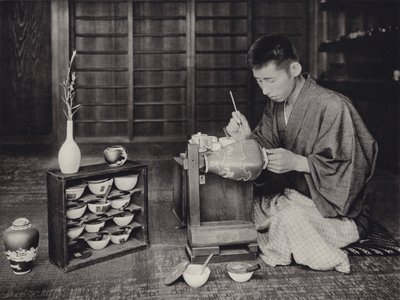 Japón en la década de 1920: Pintando porcelana de Herbert Ponting