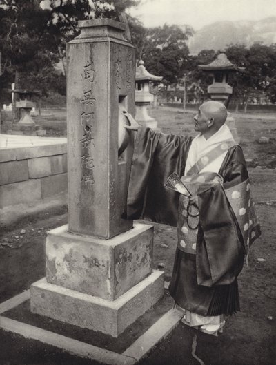 Japón en 1920: Rueda de oración y sacerdote budista de Herbert Ponting