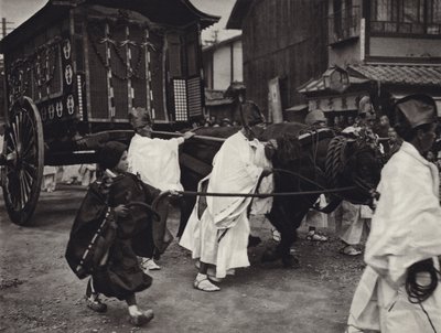 Japón en los años 1920: funeral sintoísta de una persona de alto rango de Herbert Ponting