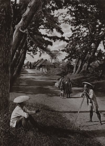 En el viejo Tokaido (foto en blanco y negro) de Herbert Ponting