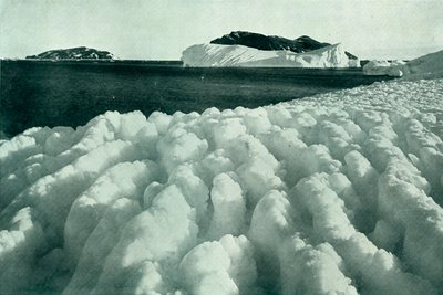 Crestas de hielo después de una ventisca, c. 1910-1913 de Herbert Ponting