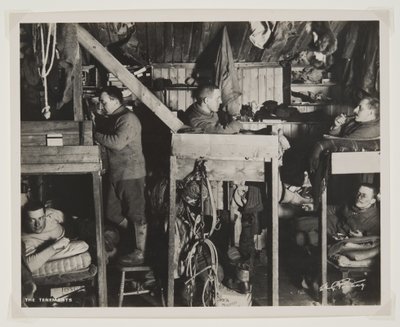 Los edificios durante la expedición Terra Nova (1910-13) al Polo Sur de Herbert Ponting