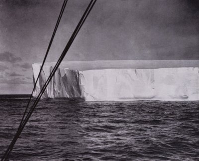 "Avistaron su primer iceberg" de Herbert Ponting