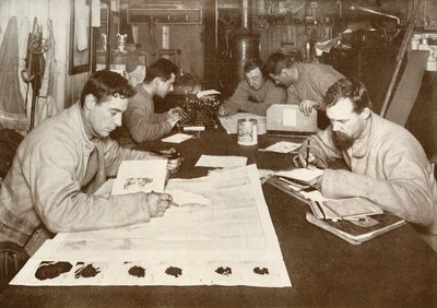 Trabajo de invierno de izquierda a derecha - Debenham, Cherry-Garrard, Bowers, Evans, Taylor, c1911, 1913 de Herbert Ponting