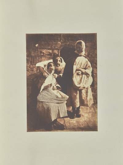 [Marion Finlay, Sra. Margaret (Dryburgh) Lyall y Sra. Grace (Finlay) Ramsay]. de Hill and Adamson