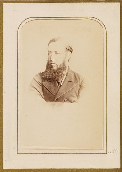[Retrato de un hombre] de Hills and Saunders