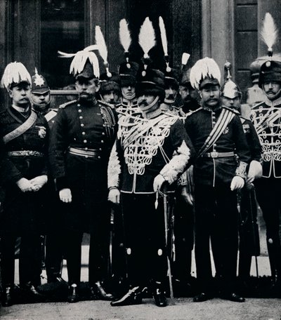 El futuro Rey Eduardo VII y oficiales de los Húsares de Oxfordshire de la Reina, 1897-1911 de Hills and Saunders