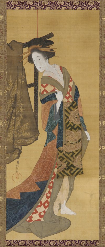 Una cortesana de pie cerca de un perchero, período Edo de Hishikawa Sori