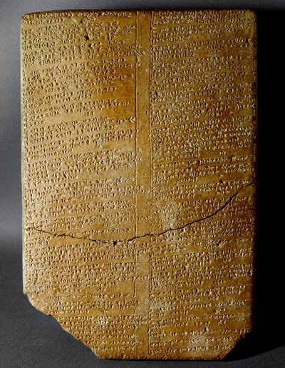 Civilización hitita: tablilla cuneiforme que transcribe el Ritual de Amihatna, sumo sacerdote de la divinidad Ishara, del sitio de Hattusa (actual Bogazkoi) de Hittite