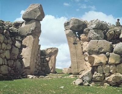 La Puerta del Rey desde las murallas de Hattusas de Hittite