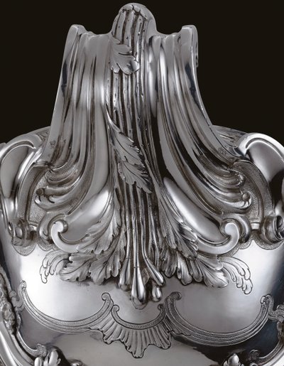 (detalle) de una sopera, tapa y forro de Luis XV de Honore de Balzac