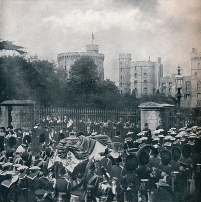 El coche fúnebre del Rey Eduardo VII siendo llevado a los terrenos del Castillo de Windsor de Horace Walter Nicholls