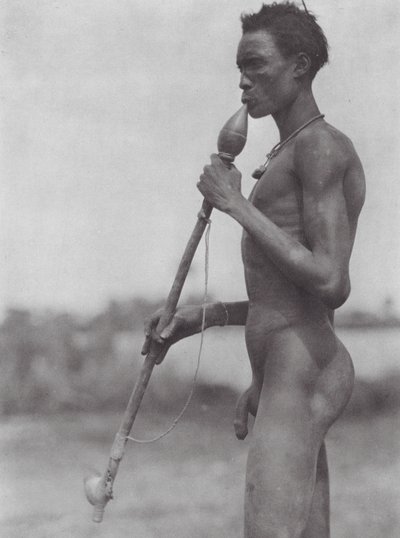 África: Nuerized Dinka on the Bahr el Zeraf (b/w photo) de Hugo Adolf Bernatzik