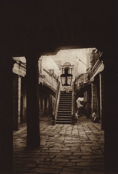 Mexico: Casa caracteristica en la parte antigua de la capital (b/w photo) de Hugo Brehme