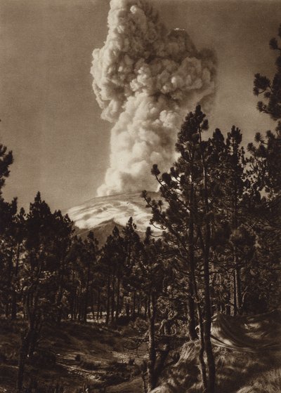 Mexico: Erupcion del Popocatepetl, visto desde Tlamacas (b/w photo) de Hugo Brehme
