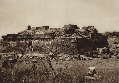 Mexico: Piramide de Xochicalco, Antes de la restauracion (b/w photo) de Hugo Brehme