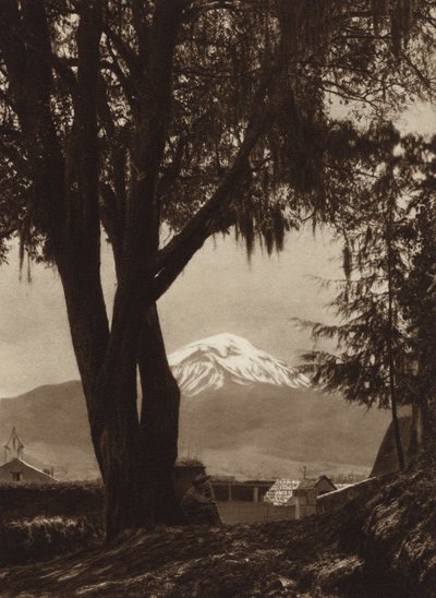 Mexico: Popocatepetl, visto desde Amecameca (b/w photo) de Hugo Brehme