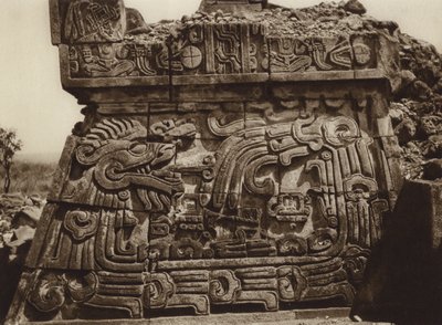 Mexico: Xochicalco, Parte de la piramide con serpiente y jeroglificos (b/w photo) de Hugo Brehme