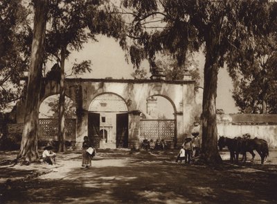 Mexico: Xochimilco, Entrada a la iglesia (b/w photo) de Hugo Brehme