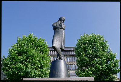 Monumento a Heinrich Heine (1797-1856) 1926-33 de Hugo Lederer