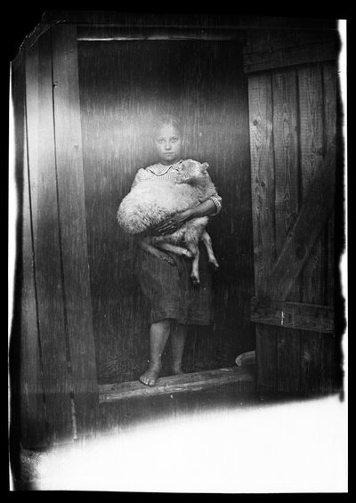 Sheep Girl, Hilma Ylä-Outinen y Bunka de Hugo Simberg