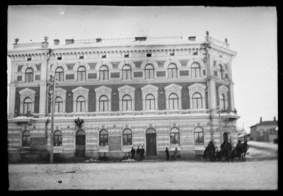 Vyborg apteekintalo en la Plaza de la Fuente Roja de Hugo Simberg