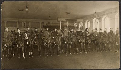 Concurso de equitación en el picadero Milchailovsky de San Petersburgo: la ronda de las damas. de Iakob Vladimirovich Shteinberg