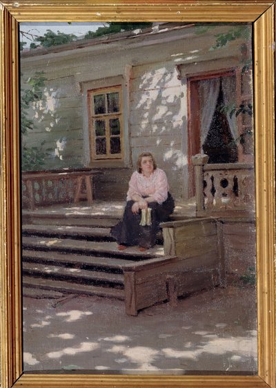 En el porche (En el Porche). Una mujer sola sentada en las escaleras frente a una casa y que parece estar esperando a alguien. Pintura de Jakov Jakovlevich Kalinichenko (1869-1938), óleo sobre lienzo de Iakov Kalinichenko