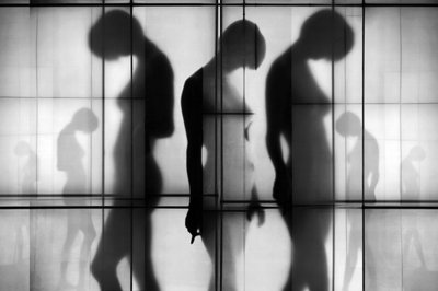Figuras abstractas en sombra de Igor Shrayer