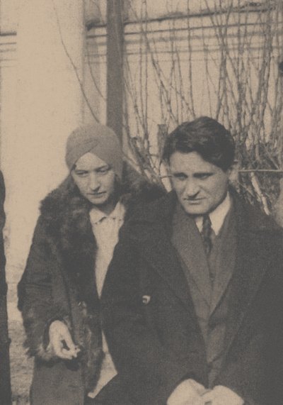 Serafima Suok-Narbut y Yury Olesha en el funeral de Vladimir Mayakovsky de Ilya Arnoldovich Ilf