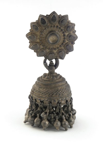 Pendiente (jhumka) de Indian School